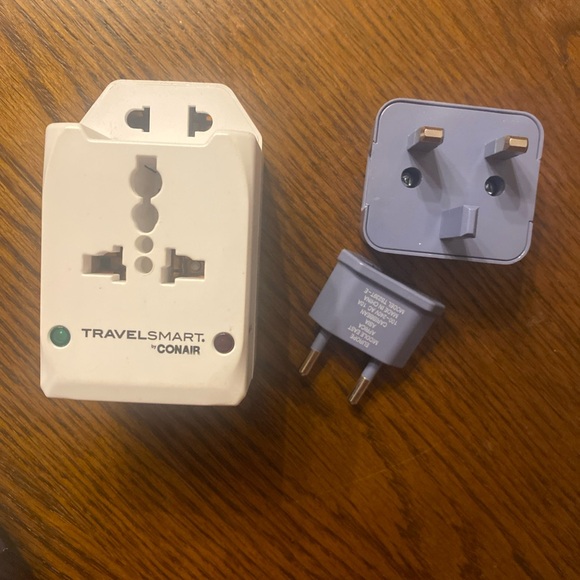 TravelSmart by Conair universal power adapter, multiple countries - Picture 5 of 5